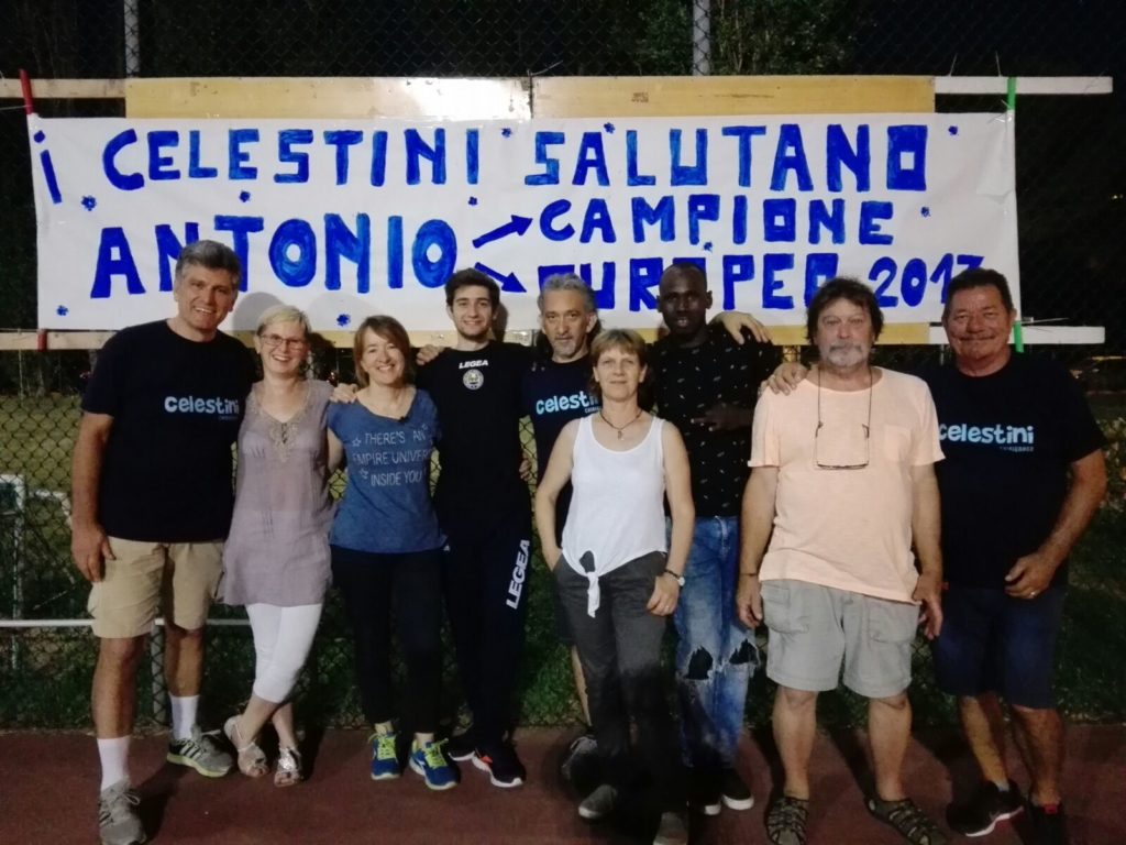 Foto di Antonio Panfili con i rappresentanti dell'Associazione I Celestini