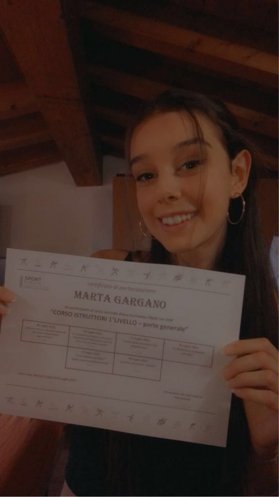 Marta Gargano con il diploma del corso online del CONI